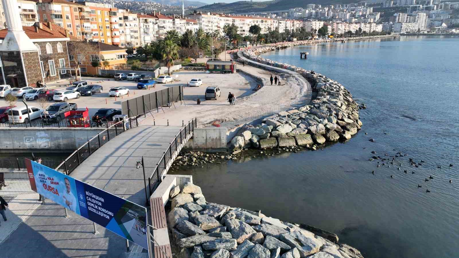 Gemlik’te kıyı koruma çalışmaları hızla sürüyor