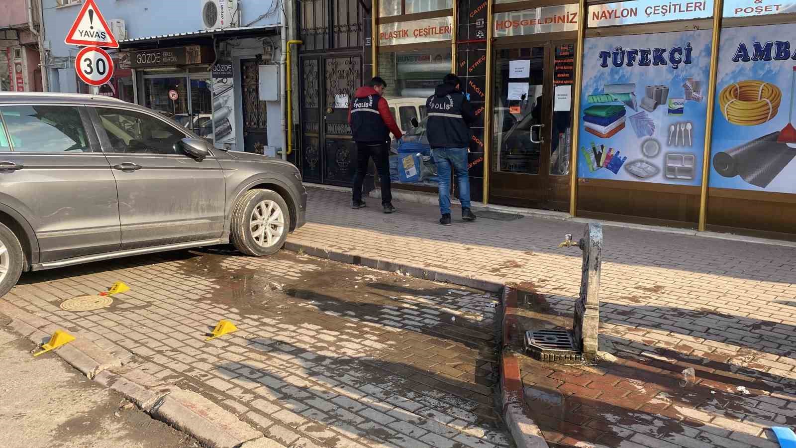 Aracıyla gelip dükkanı ateş eden saldırgan tutuklandı