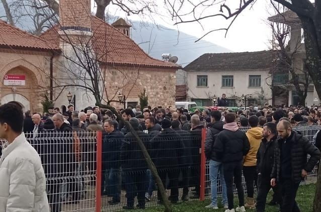 Kazada hayatını kaybeden sürücü gözyaşları arasında toprağa verildi