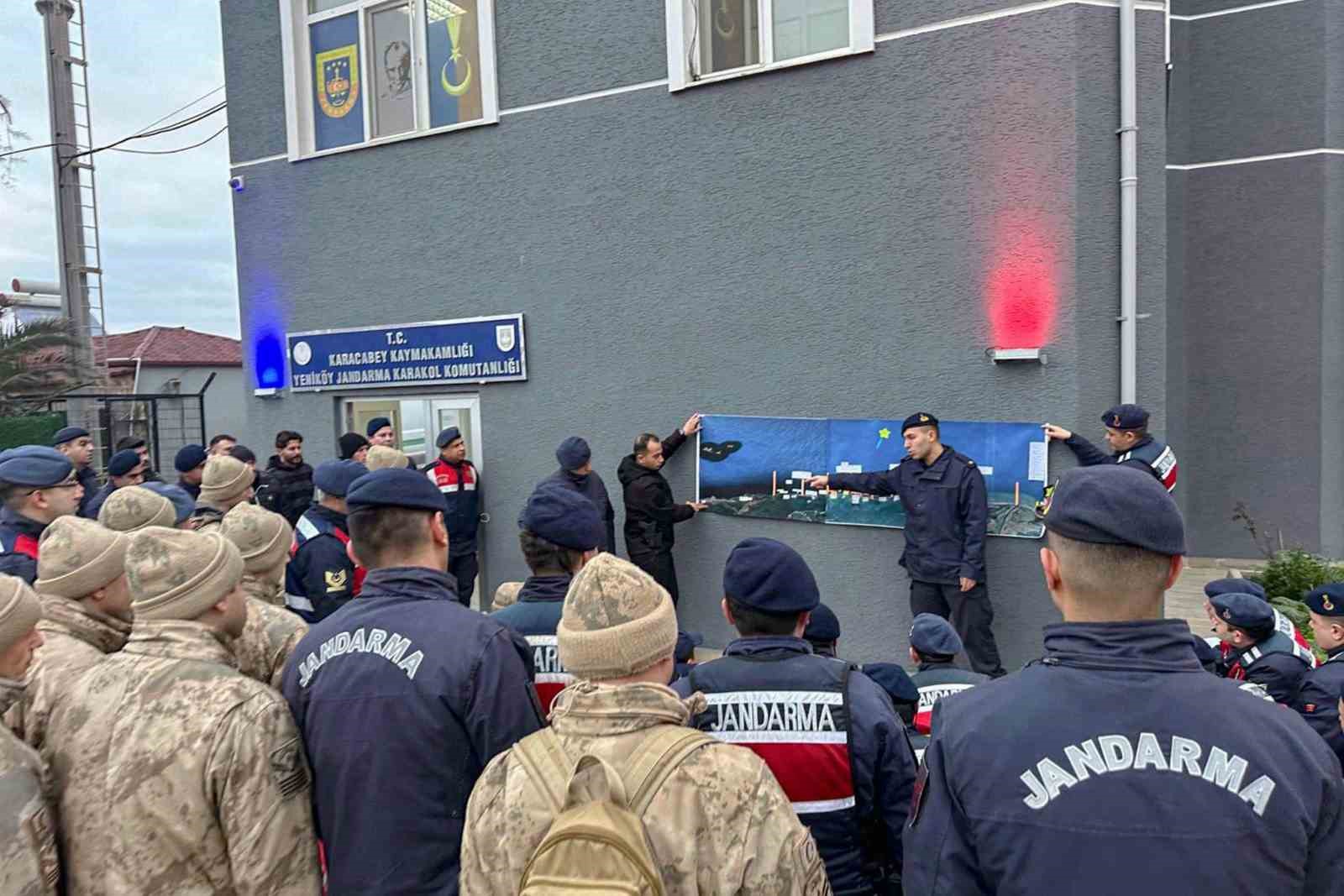 Batan geminin kayıp mürettebatını arama çalışmaları havadan görüntülendi