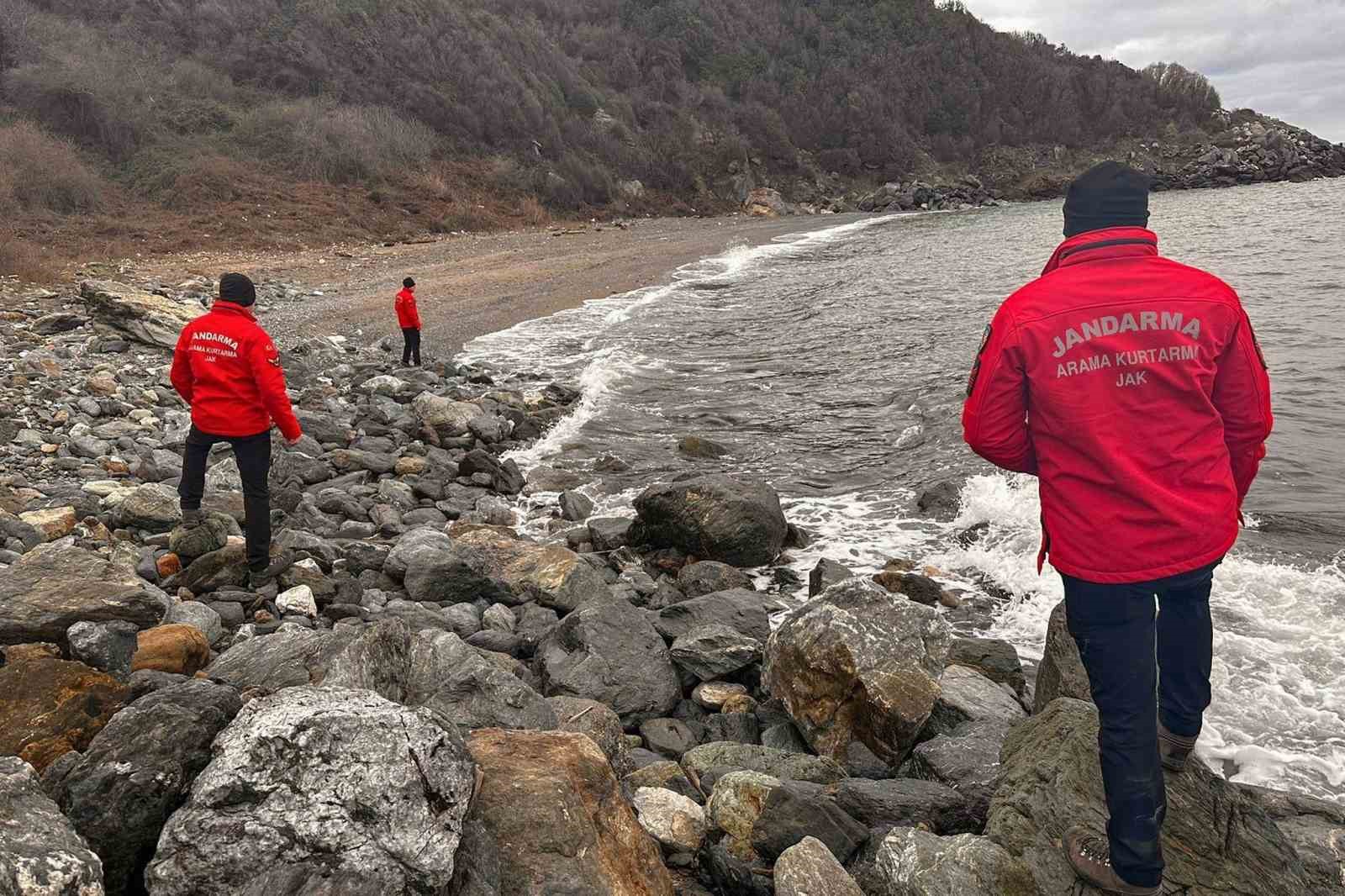 Batan geminin kayıp mürettebatını arama çalışmaları havadan görüntülendi