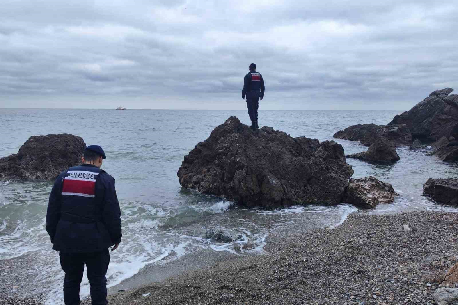 Batan geminin kayıp mürettebatını arama çalışmaları havadan görüntülendi