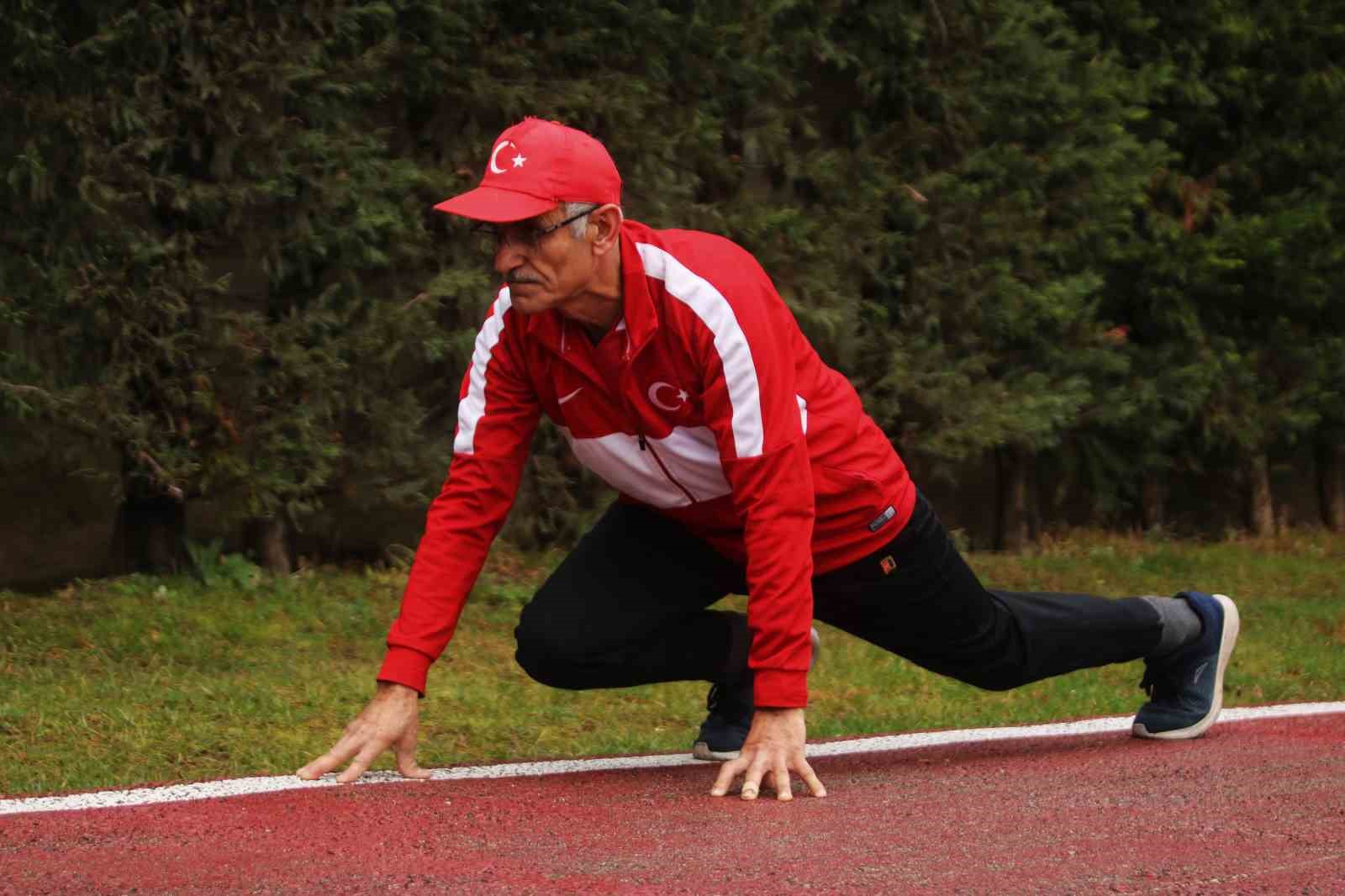 Japonya’da maraton koşmak için inşaatlarda çalışıyor