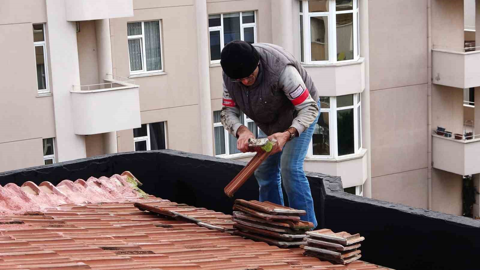 Japonya’da maraton koşmak için inşaatlarda çalışıyor