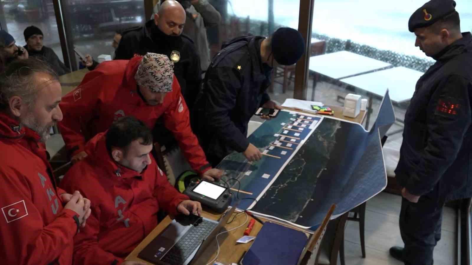 Batan gemide bulunanların yakınları umutlu bekleyişini sürdürüyor