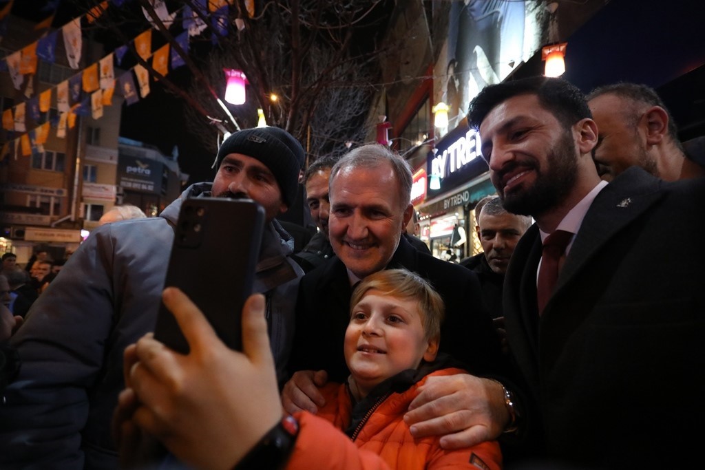 Yeniden aday gösterilen İnegöl Belediye Başkanı Taban’a davullu zurnalı karşılama