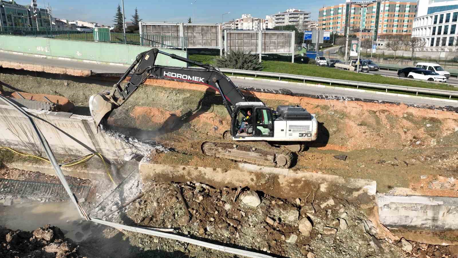 Bursa’da göçen yolda çalışma başladı