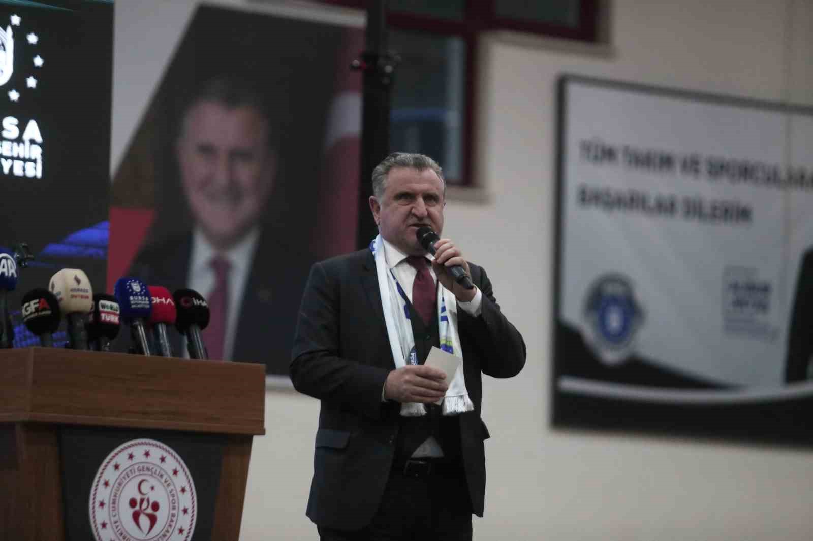 Bakan Bak: “En önemli görevimiz ailelerle beraber bağımlılıkla mücadeledir”