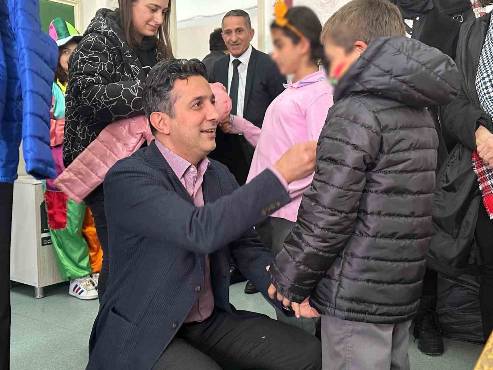 “Kardeşim üşümesin” diye yola çıktılar, 10 yılda 10 bin öğrenciyi ısıttılar