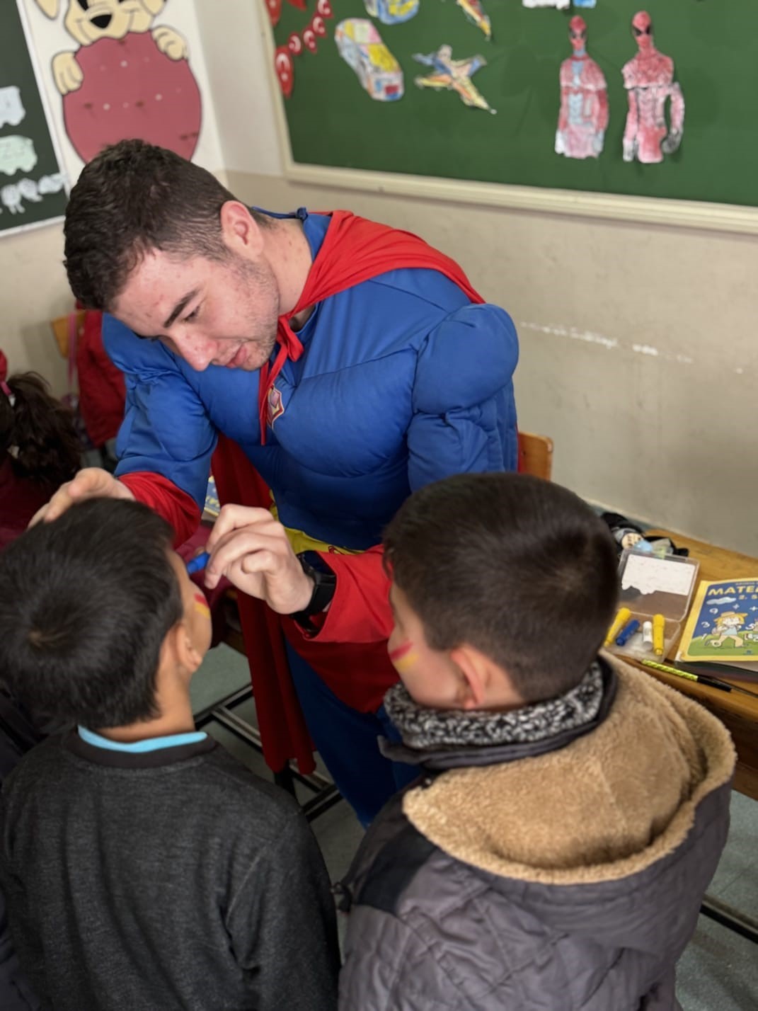 “Kardeşim üşümesin” diye yola çıktılar, 10 yılda 10 bin öğrenciyi ısıttılar