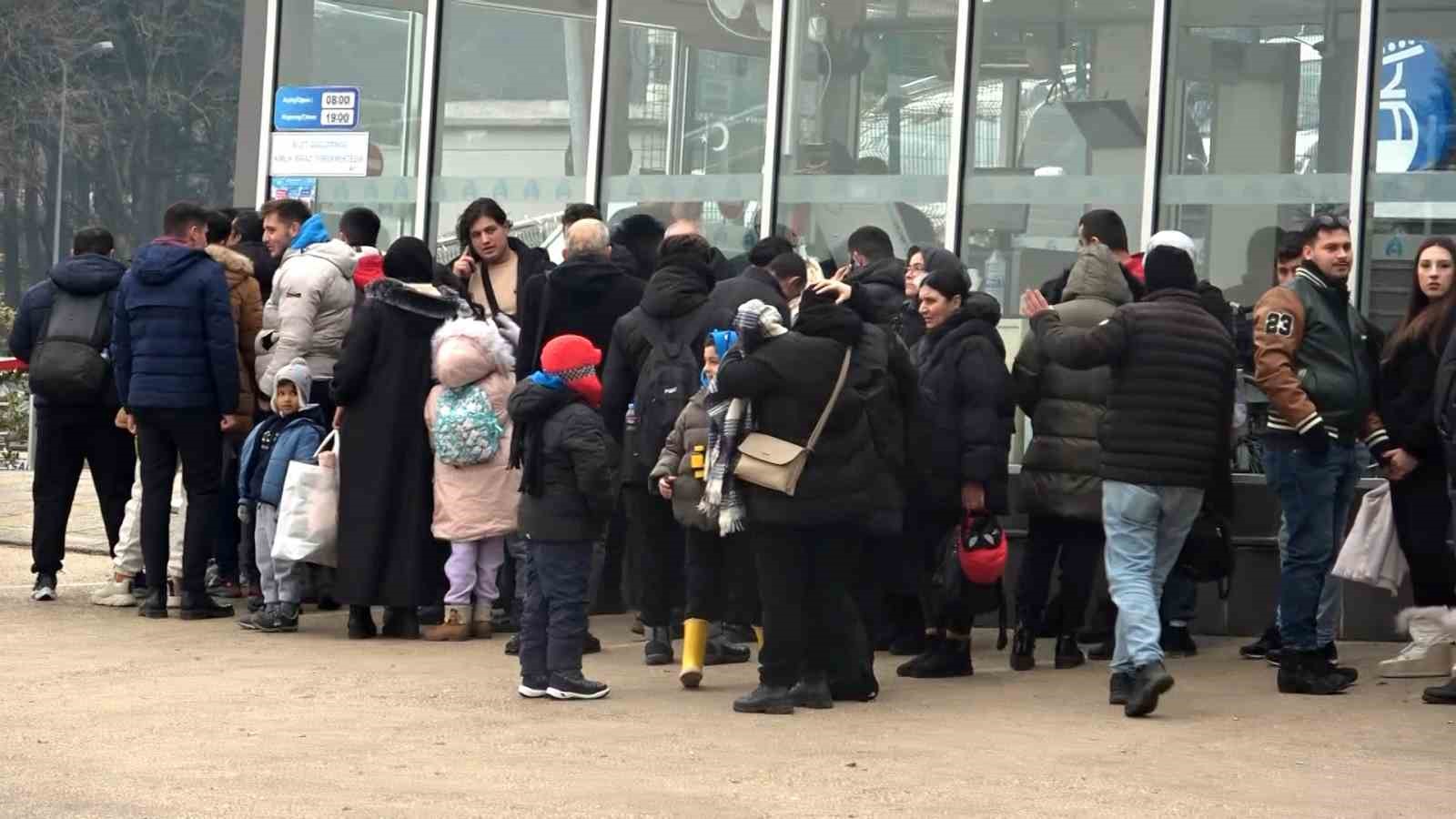 Yarıyıl tatilinin son gününde teleferikte kuyruk oluştu