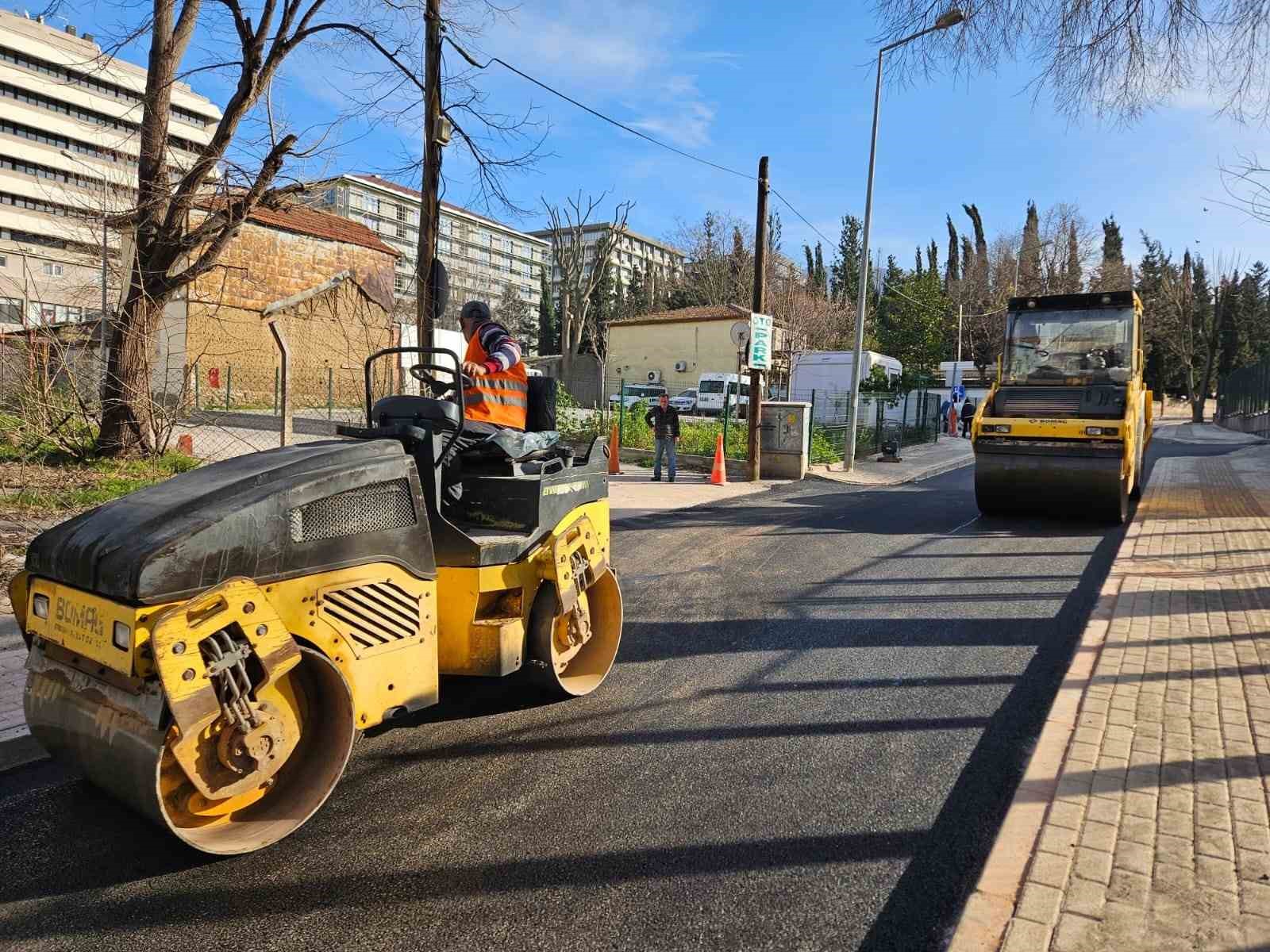 Osmangazi’de asfalt mesaisi hız kesmiyor