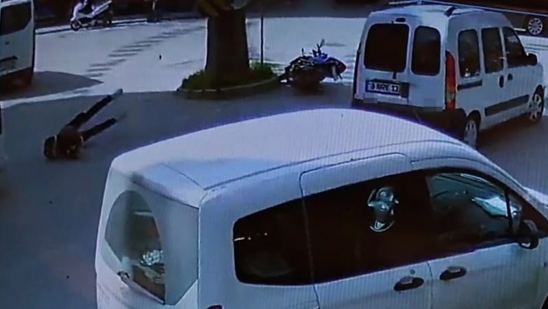 Bursa’da hafif ticari araç ile motosiklet çarpıştı: 1 yaralı