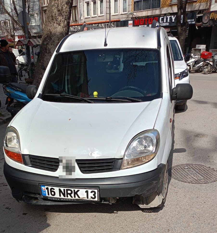 Bursa’da hafif ticari araç ile motosiklet çarpıştı: 1 yaralı