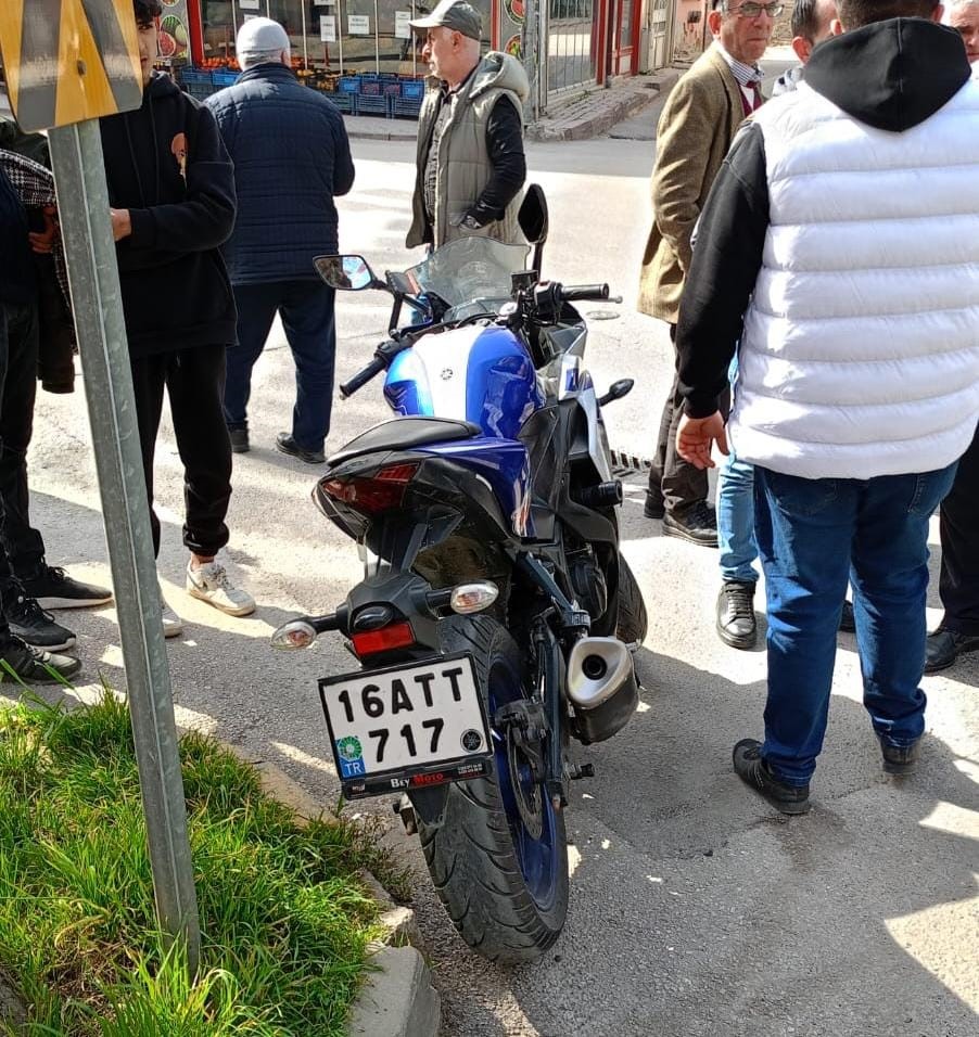 Bursa’da hafif ticari araç ile motosiklet çarpıştı: 1 yaralı