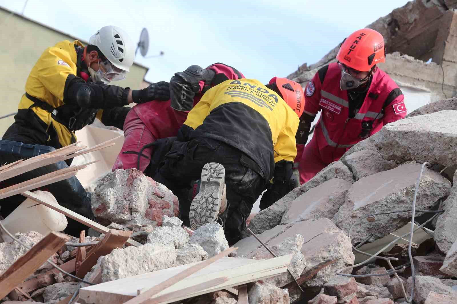 (Özel) Bursa’da nefes kesen deprem tatbikatı...