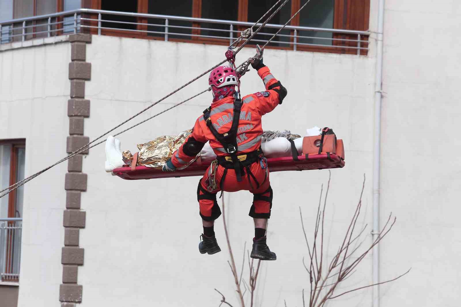 (Özel) Bursa’da nefes kesen deprem tatbikatı...