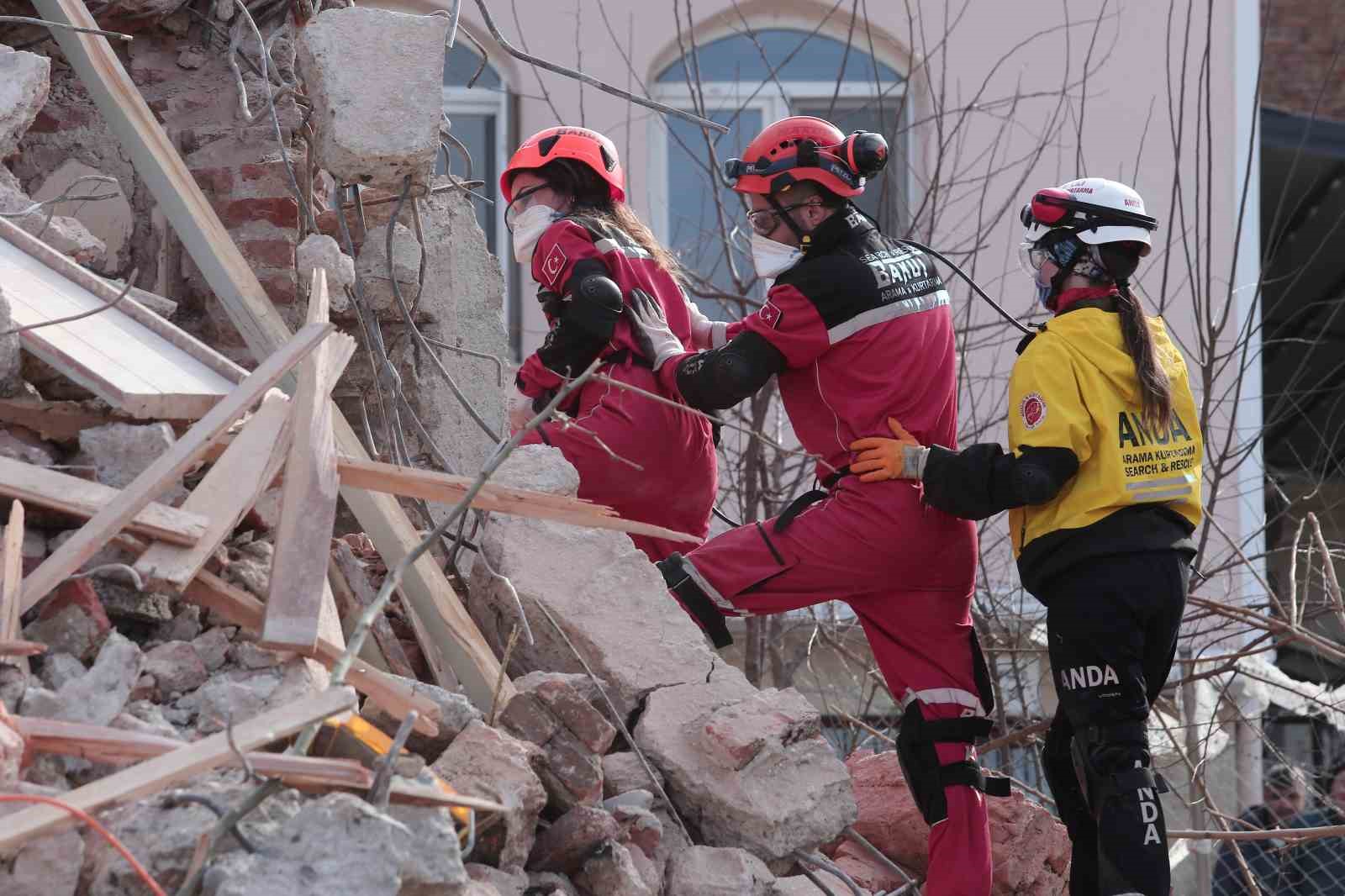 (Özel) Bursa’da nefes kesen deprem tatbikatı...