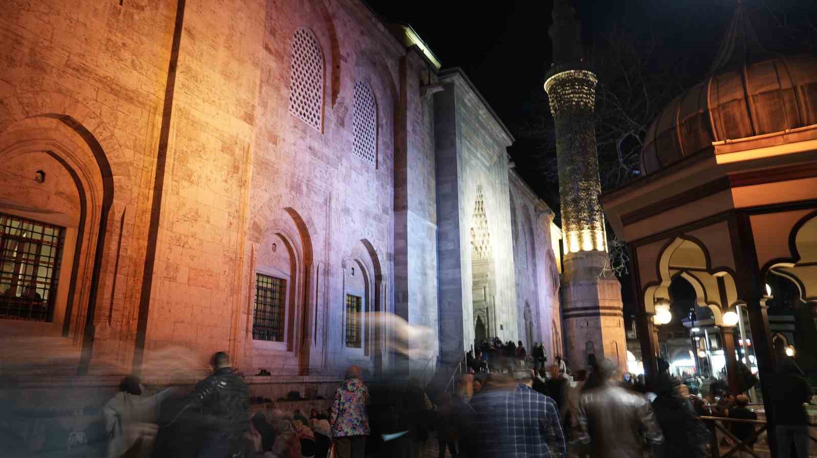 Miraç Kandili’nde Ulu Camii doldu taştı