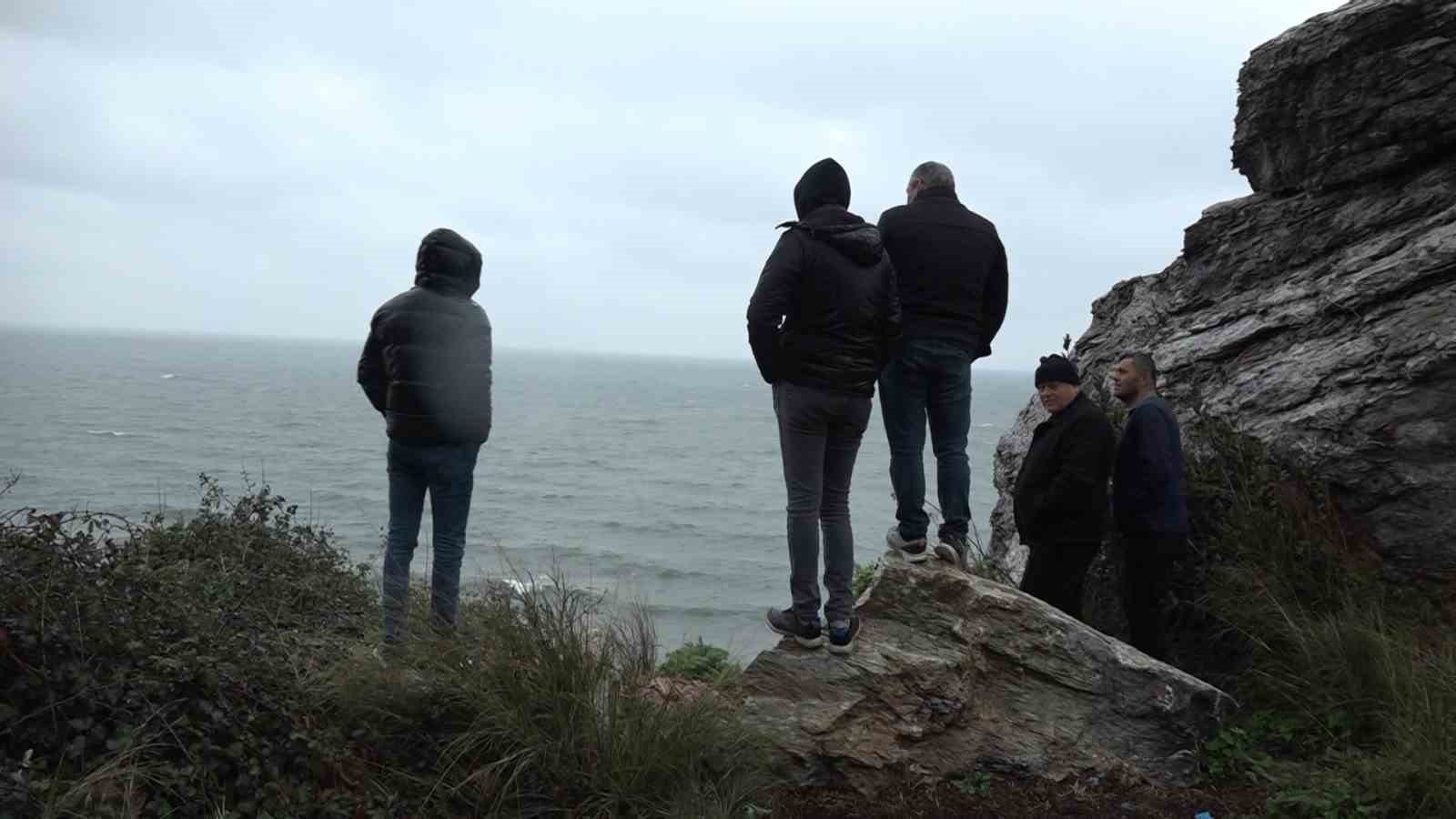 Marmara Denizi’nde batan geminin mürettebatını arama-kurtarma çalışmaları havadan ve denizden sürüyor