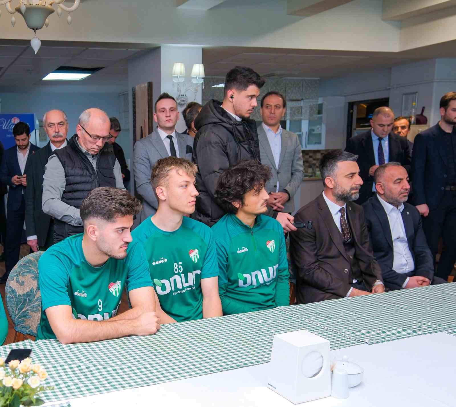 Bursa Belediye Başkanı Alinur Aktaş, Bursaspor’u ziyaret etti