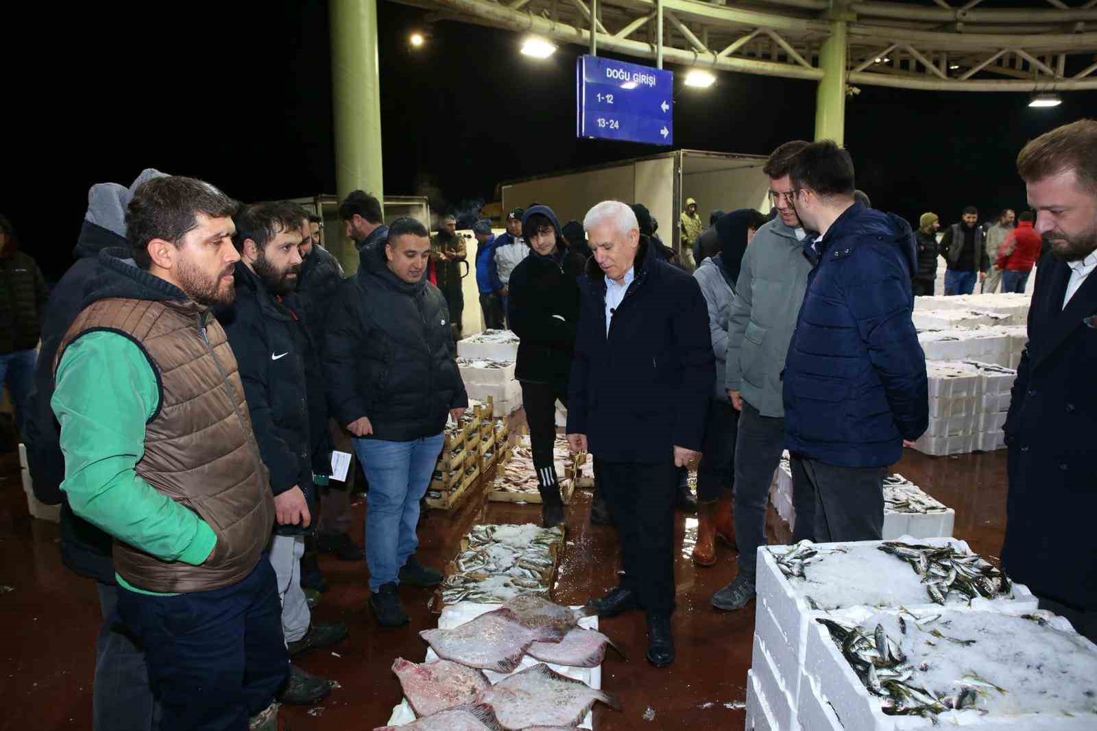 Bozbey’den hal esnafına müjde