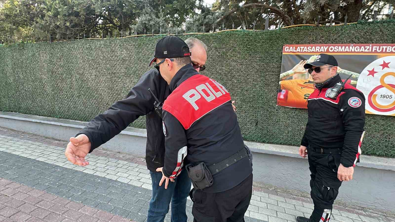 (Özel) Bursa polisi okul önlerini ve çevresini mercek altına aldı