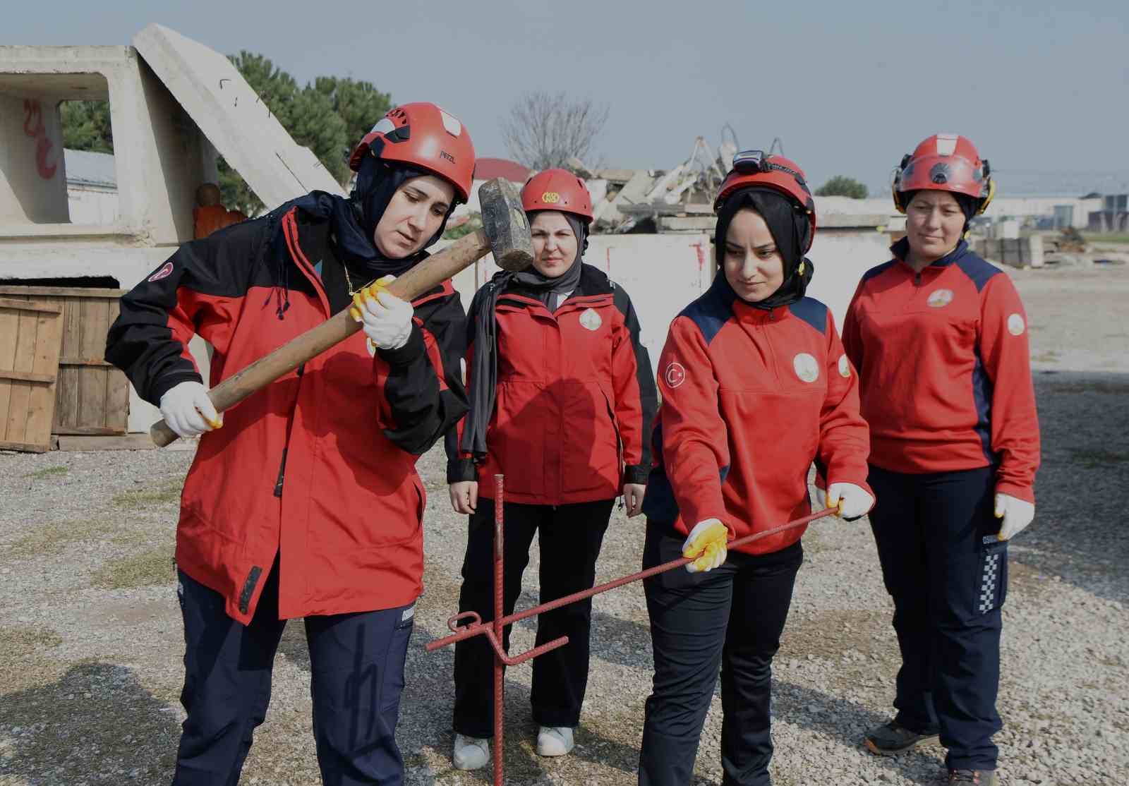 (Özel) Bu kadınlar çok farklı...Hem belediyede çalışıyor hem hayat kurtarıyorlar