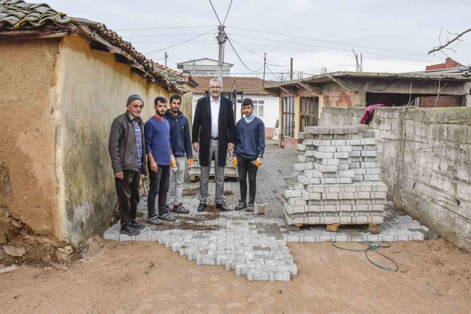 Karacabey Belediyesi çalışıyor, kent daha da güzelleşiyor