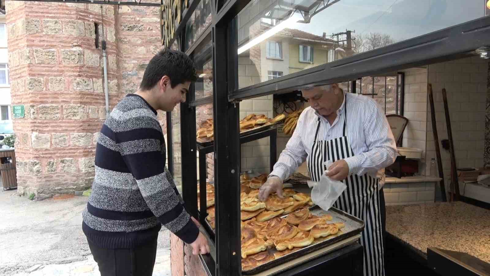 (Özel) 91 yıllık gelenek...İftarlık tabanca, kılıç ve testiler büyük ilgi görüyor