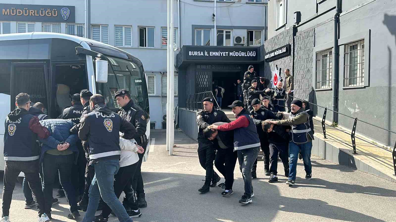 Dünya Kadınlar Günü’nde çökertilen fuhuş çetesi üyeleri, adliyeye sevk edildi