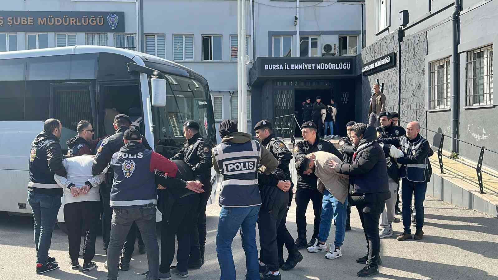 Dünya Kadınlar Günü’nde çökertilen fuhuş çetesi üyeleri, adliyeye sevk edildi