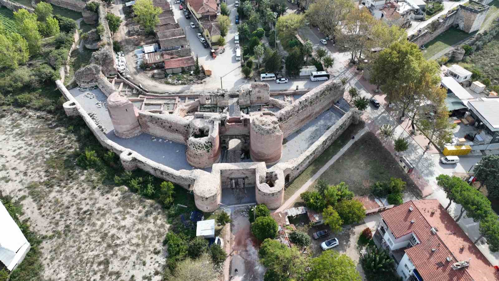 1800 yıllık İznik Roma Tiyatrosu turizme kazandırıldı