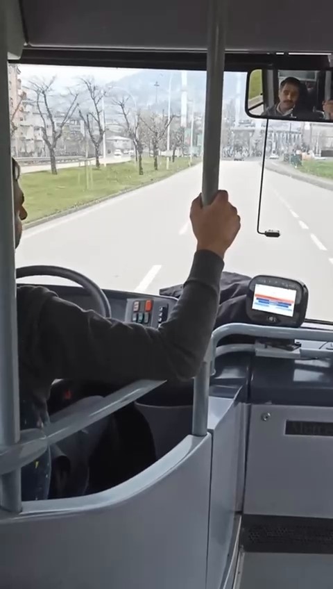 Otobüs şoförünün kadınlar günü kutlaması sosyal medyada viral oldu