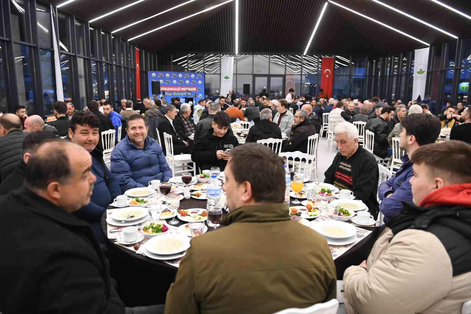 Başkan Dündar taksicilerle iftarda buluştu