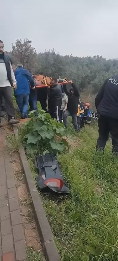 Bursa’da otomobil şarampole yuvarlandı: 3 yaralı