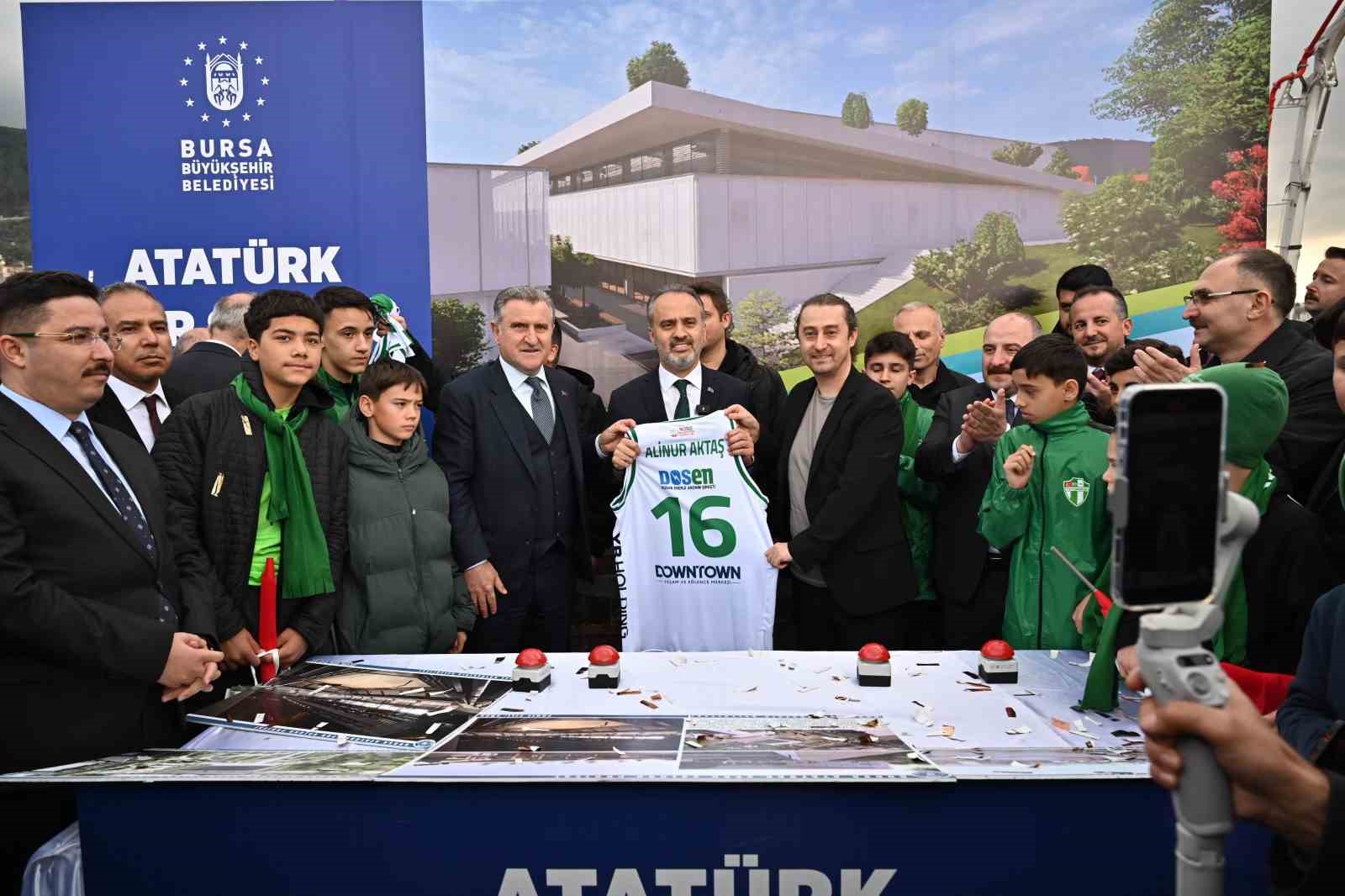 Atatürk Kapalı Spor Salonu tekrar ayağa kalkıyor