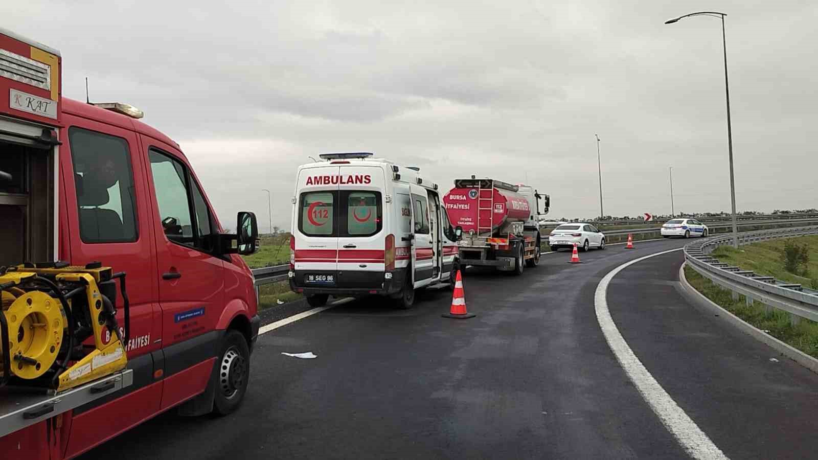 Bursa’da devrilen tırın sürücüsü yaralandı