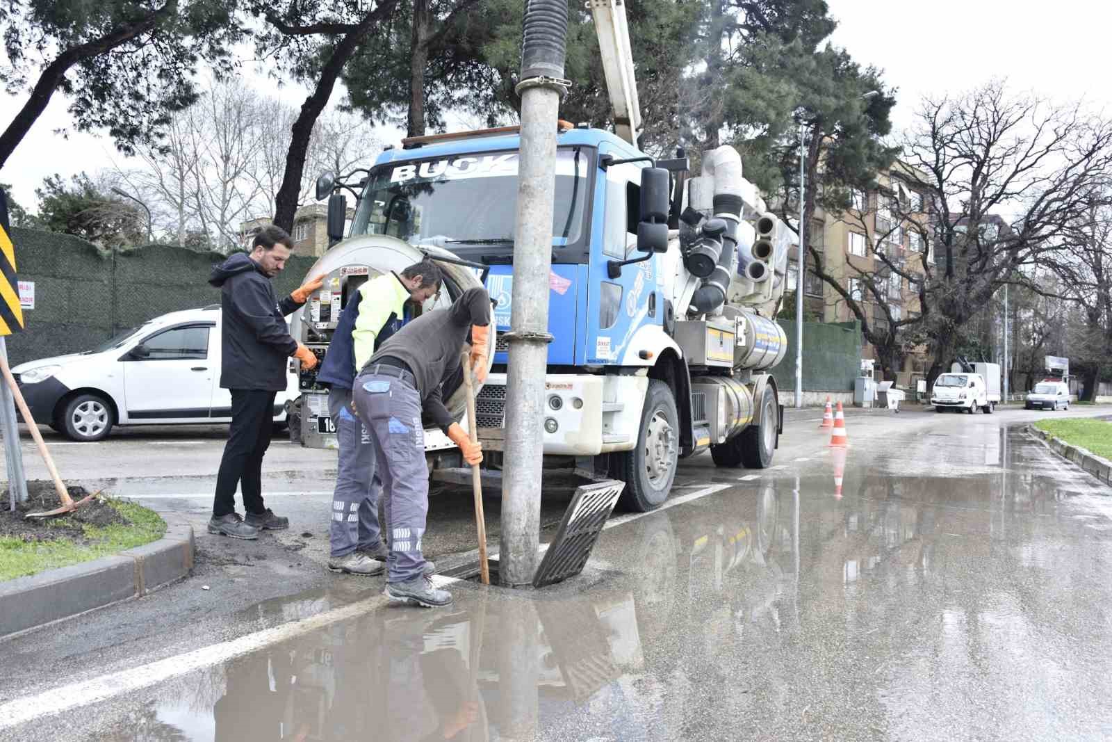 BUSKİ’den mazgal temizliği