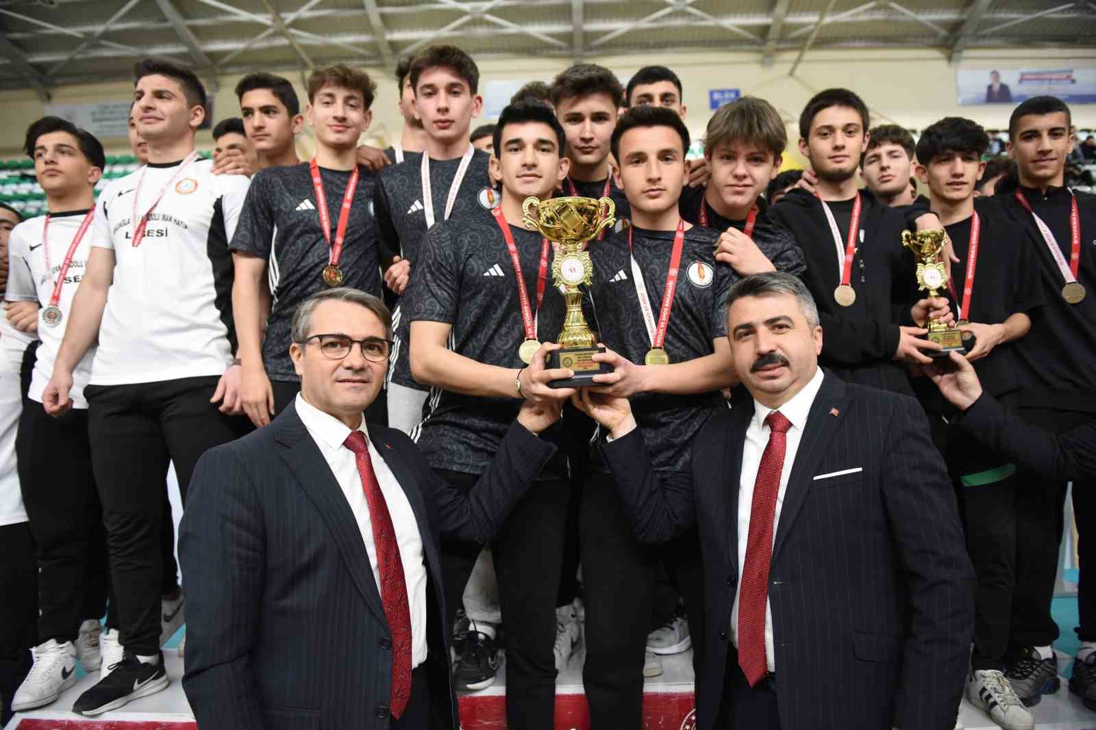 Okul sporları ilçe şenliklerinde görkemli final