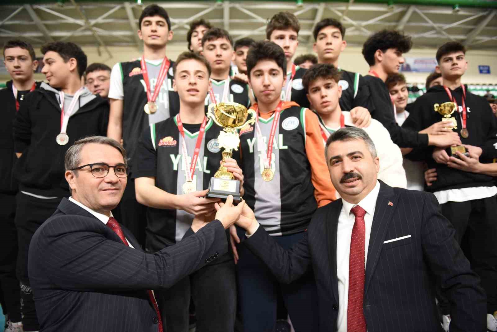 Okul sporları ilçe şenliklerinde görkemli final