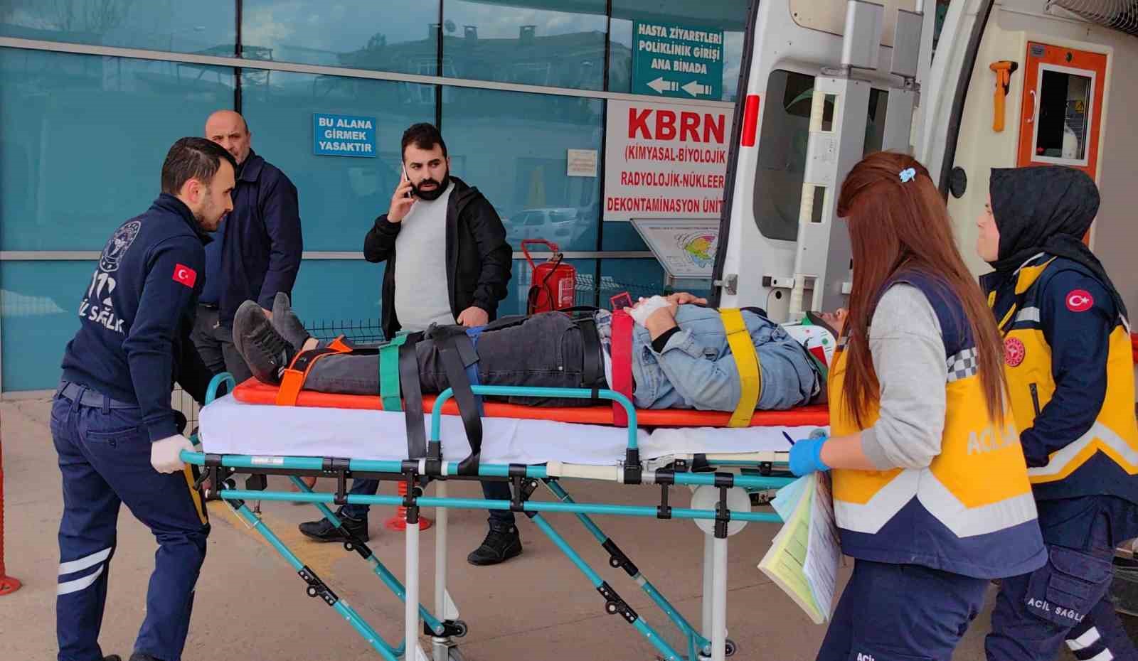 Bursa’da otomobil ile motosikletin çarpıştığı kaza kamerada