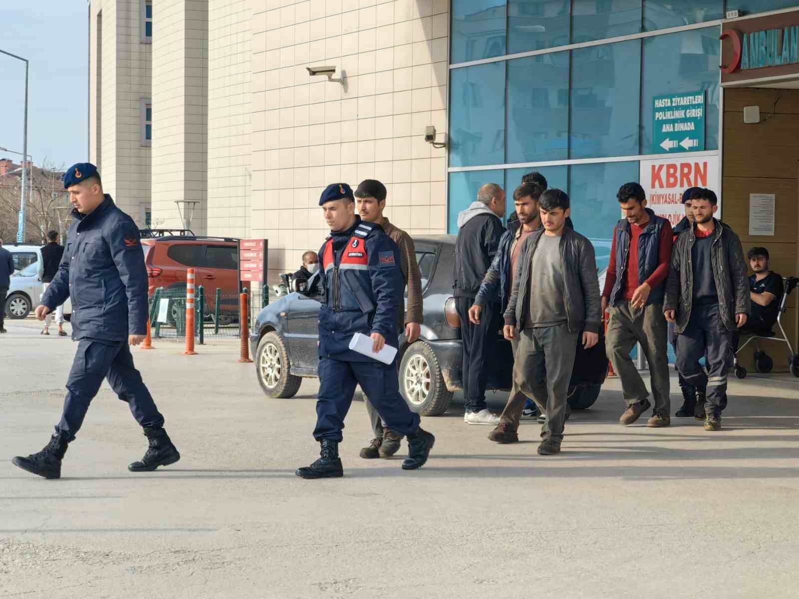 JASAT ekipleri ülkeye kaçak giren 5 şahsı yakaladı