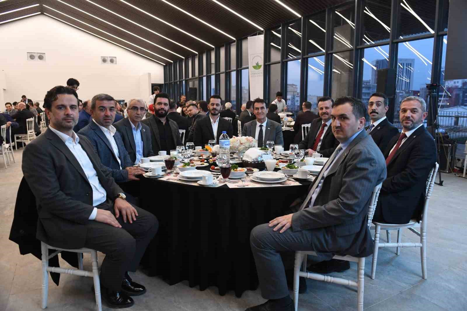 Başkan Dündar’ın MHP teşkilatıyla iftar yemeğinde buluştu