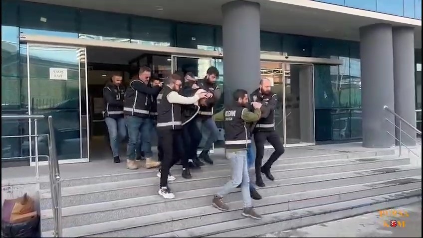 Bursa’da kaçakçılık operasyonu...Milyonlarca makaron ele geçildi