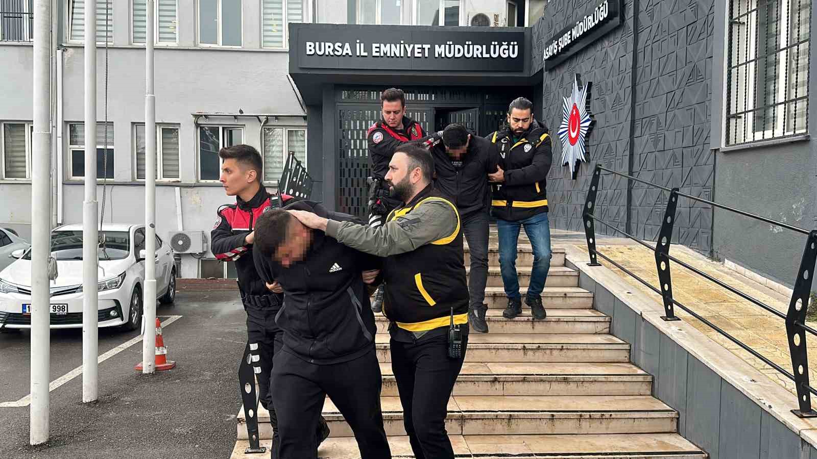 Husumetlisinin kaçtığı eve doğru ateş açtı, olayla ilgisi bulunmayan iki kadını yaraladı