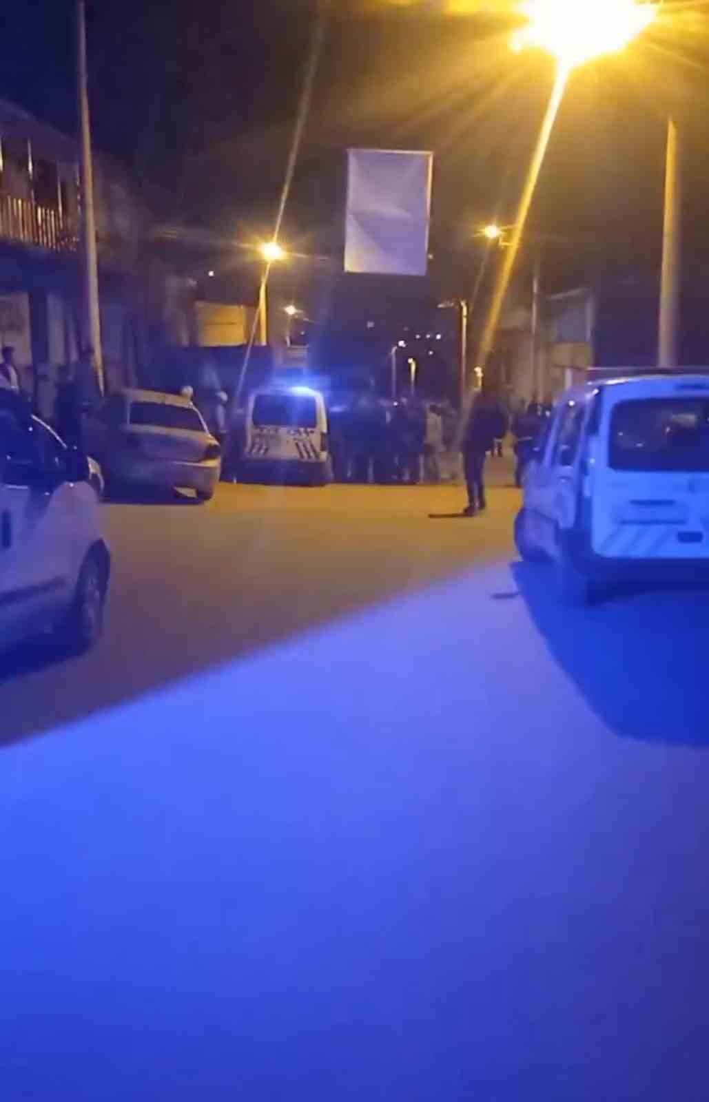 Husumetlisinin kaçtığı eve doğru ateş açtı, olayla ilgisi bulunmayan iki kadını yaraladı