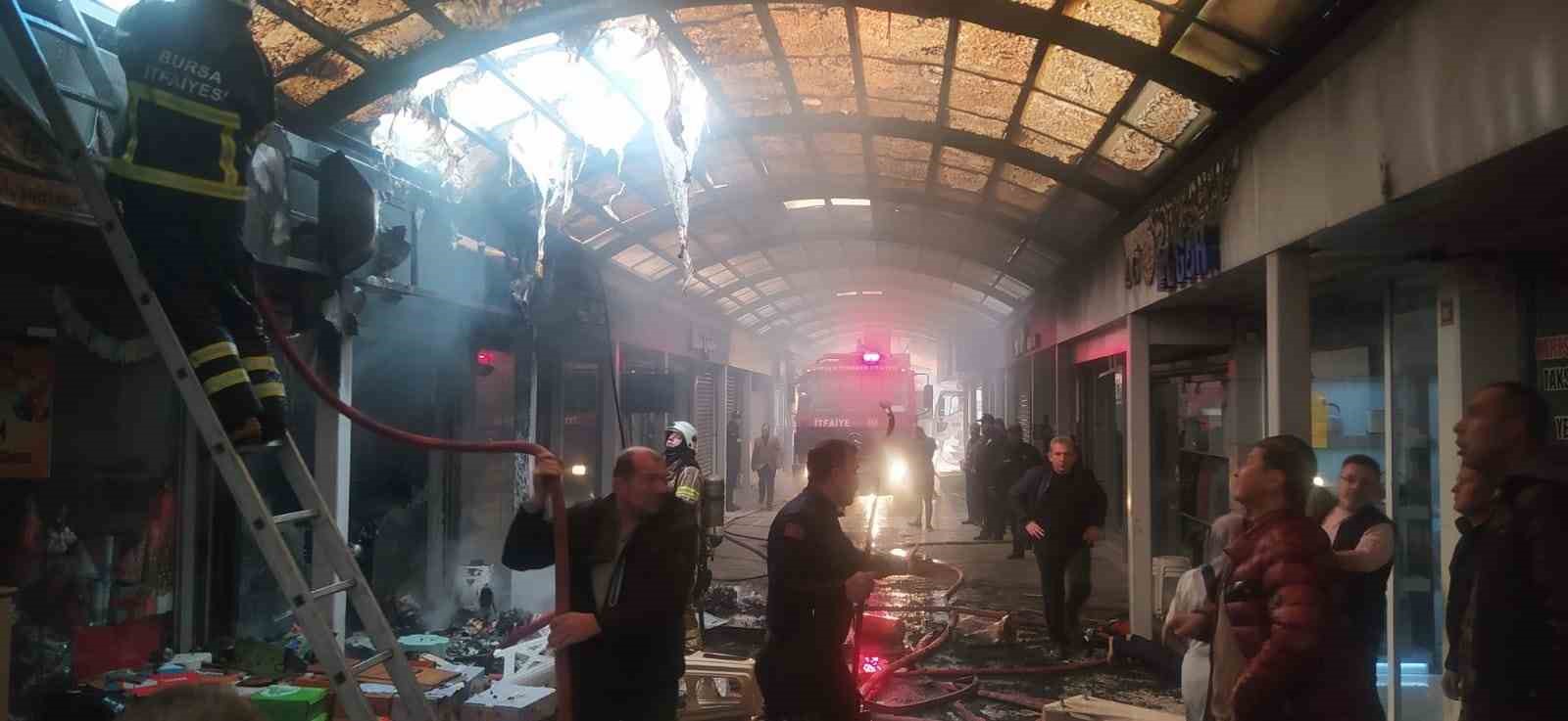 Bursa’da Tarihi Balibey Han Çarşısı’nda korkutan yangın