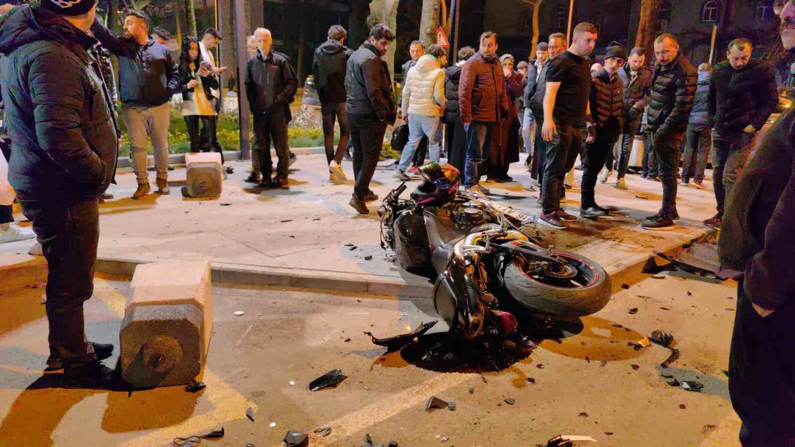 Bursa’da otomobille motosikletin çarpıştığı feci kaza kamerada