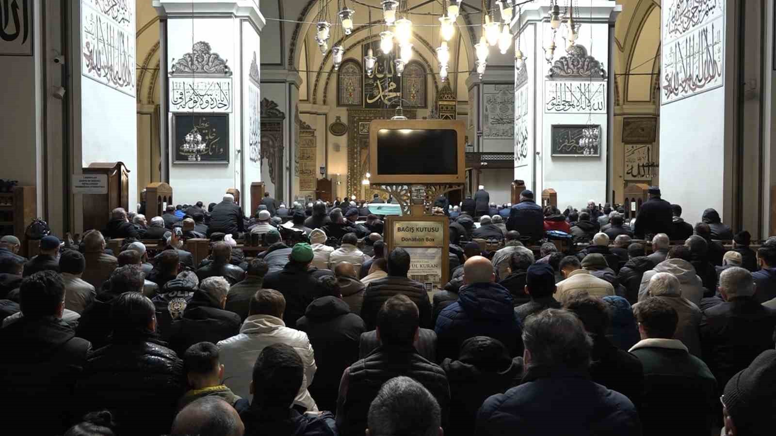 Ramazan’ın ilk cumasında Ulu Cami doldu taştı